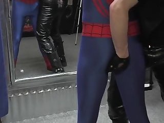 Spiderman cock sucked